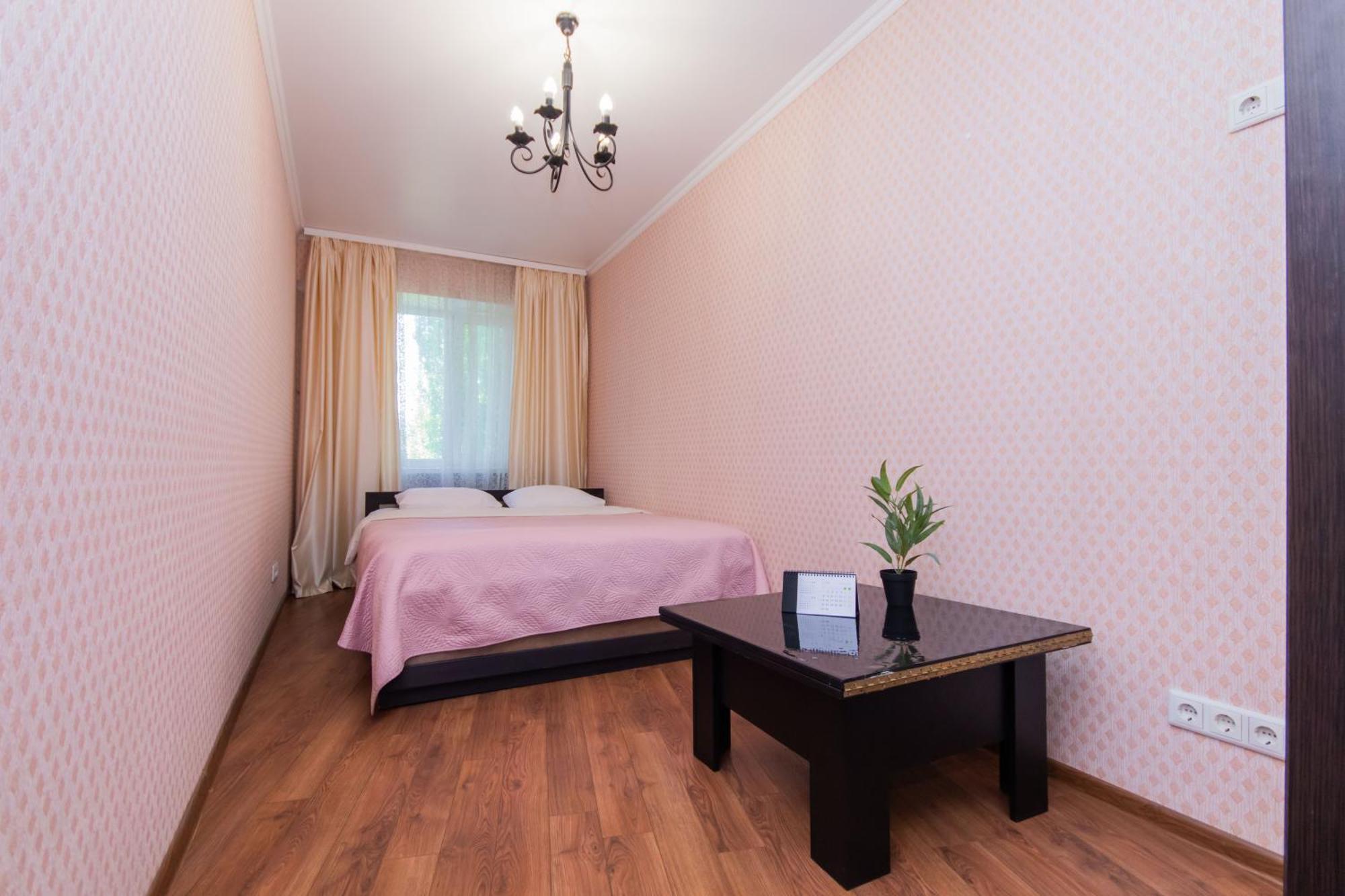 Hotel Seven à Vychneve Extérieur photo
